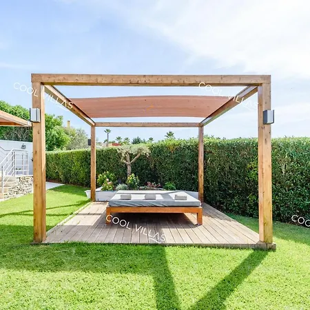 Premium - Heatable Pool & River Views Vila