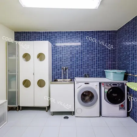 Premium - Heatable Pool & River Views