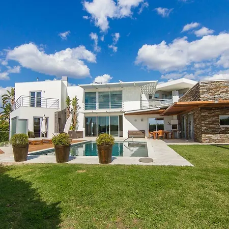 Premium - Heatable Pool & River Views * Феррагуду